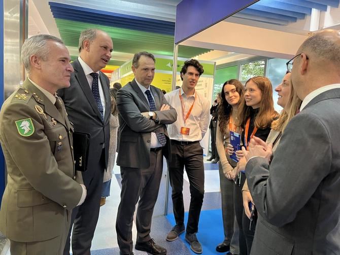 La Comunidad de Madrid ha logrado consolidar el empleo en el sector tecnológico, con un notable 88,3% de sus profesionales trabajando bajo contratos indefinidos.