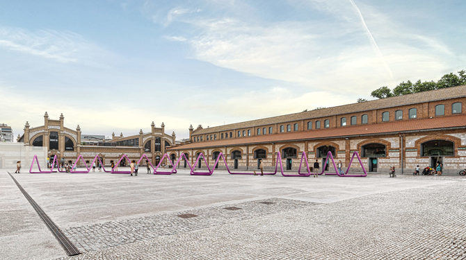 La obra 'CDC (Construir-Deconstruir-Construir) Matadero' está ubicada en Plaza Matadero para recibir a los asistentes de la feria, que coincide también con ARCOmadrid.