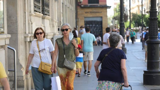 La Comunidad de Madrid ha pedido prudencia ante el fin de la obligatoriedad de la mascarilla en exteriores desde este fin de semana.