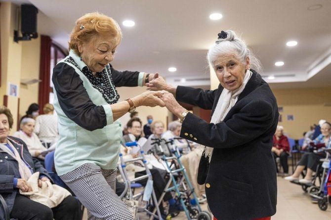 La perspectiva de género es clave para entender la soledad, ya que esta tiene más prevalencia en las mujeres de edad avanzada.