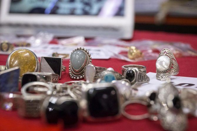 Las piezas, que han estado depositadas en la Oficina de Objetos Perdidos durante más de dos años, pueden adquirirse desde el 30 de junio hasta el 17 de julio.