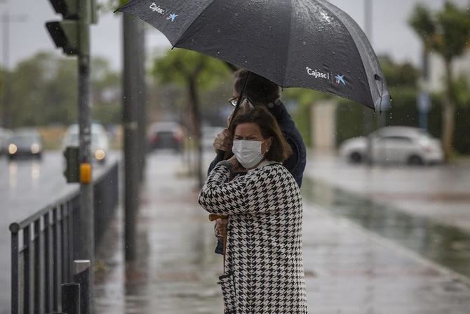 La previsión de la Agencia Estatal de Meteorología (AEMET) en la Comunidad de Madrid para este miércoles indica que los cielos estarán nubosos que tenderán a poco nuboso al final de la tarde y que se podrán registrar chubascos dispersos a lo largo de la región.