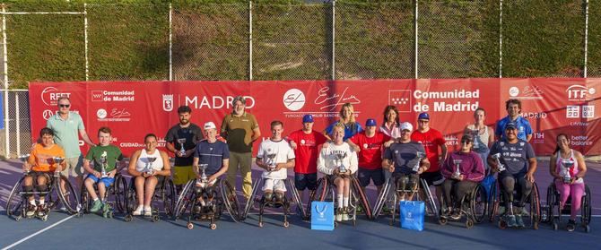 El tenista brasileño Daniel Rodríguez y la sudafricana Kgothatso Montjane se proclamaron este domingo campeones individuales de los cuadros masculino y femenino de la 13 edición del Madrid Wheelchair Fundación Emilio Sánchez.