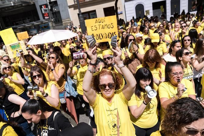 Las trabajadoras infantiles de la Comunidad de Madrid realizarán este jueves, desde las 22.00 hasta medianoche, una marcha nocturna hasta la Puerta del Sol, donde se ubica la Real Casa de Correos, sede del Gobierno regional, tras tres meses de huelga indefinida.