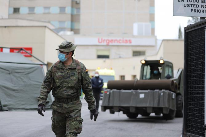 El Regimiento de Ingenieros nº11 monta un hospital de campaña en el Gregorio Marañón. 