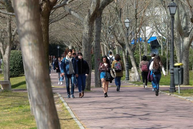 Límite de aforo en clases presenciales y laboratorios y circuitos organizados para evitar aglomeraciones, son algunas de las medidas que están implantando todos los campus madrileños.