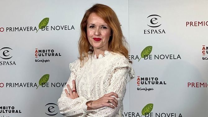 La escritora Vanessa Montfort ha sido galardonada con el Premio Primavera de Novela, en su vigésima novena edición, con la novela 'La Toffana'. La novela, editada por Editorial Espasa, estará disponible el 9 de abril en librerías.