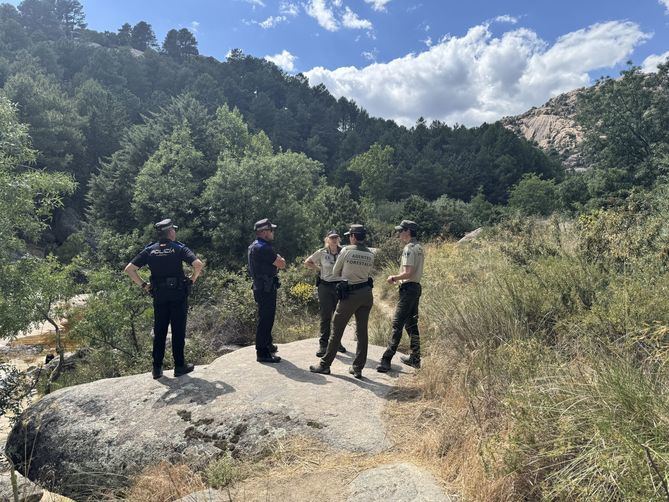 Duranteelverano,patrullasdelCuerpodeAgentesForestales, Guardia Civil y Policia Local reforzaran el control en los lugares con mayor afluencia de visitantes, especialmente en La Pedriza.