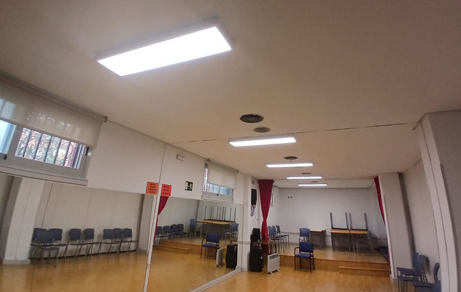 El pasado enero se recepcionaron distintas actuaciones de reparación y mejora realizadas en dos equipamientos municipales del distrito de Villaverde, con el objetivo de garantizar el buen estado de las instalaciones y mejorar las condiciones de uso para vecinos y usuarios.