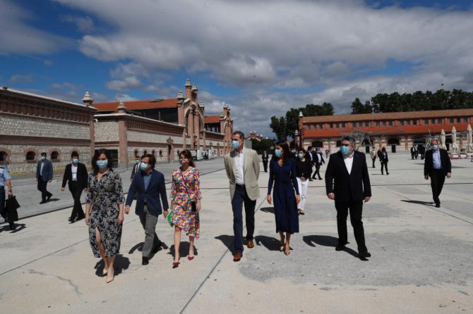 Los reyes, Don Felipe y Doña Letizia, visitaron las Naves del Matadero.