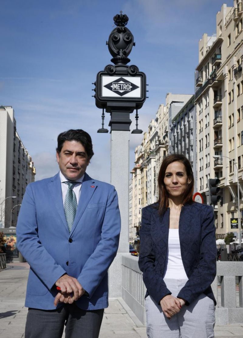 La estación de Cuatro Caminos recupera su totem