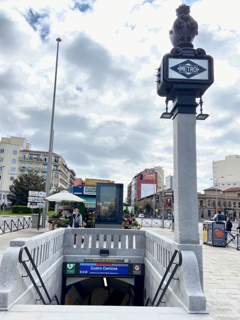 La estación de Cuatro Caminos recupera su totem