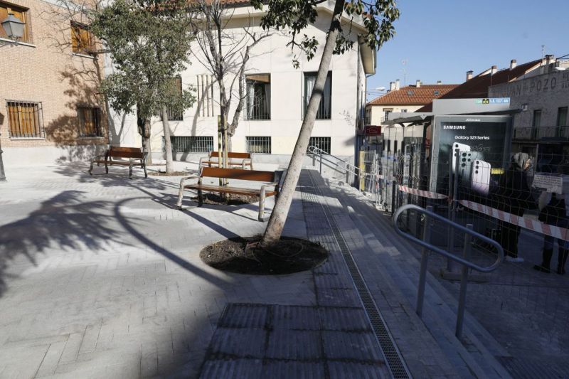 Fuencarral El Pardo remodelación plaza de Islas Azores