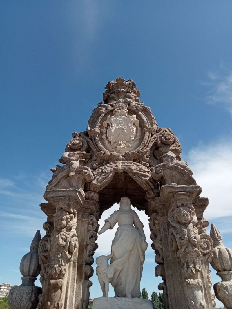 Escultura Santa Maria Cabeza restaurada, puente de Toledo
