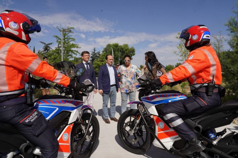 Agentes Movilidad Madrid motocicletas electricas