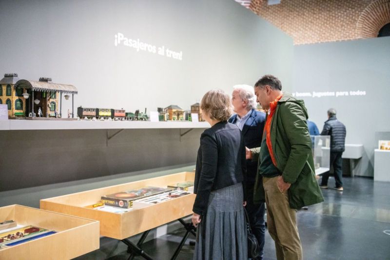 Exposición 'Del Juguete al cielo. Un siglo de historia 1880 - 1980'