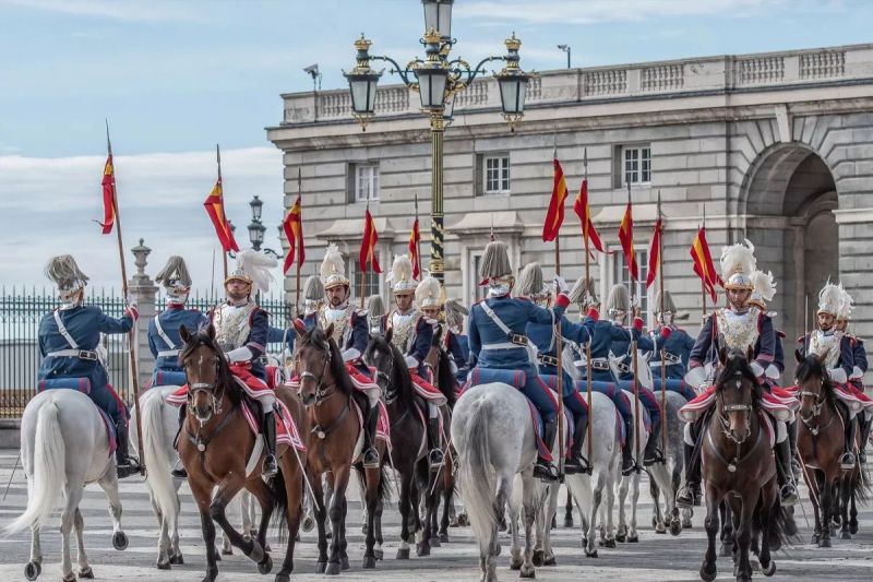 Cambio y Relevo Solemne de Guardia Palacio Real de Madrid