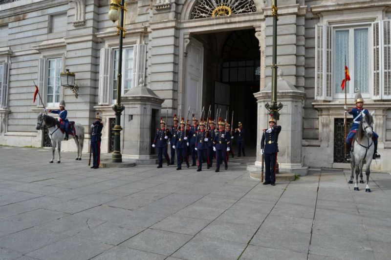 Cambio y Relevo Solemne de Guardia Palacio Real de Madrid