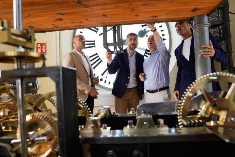 El reloj de Sol se retrasa una hora por el Día de Canarias