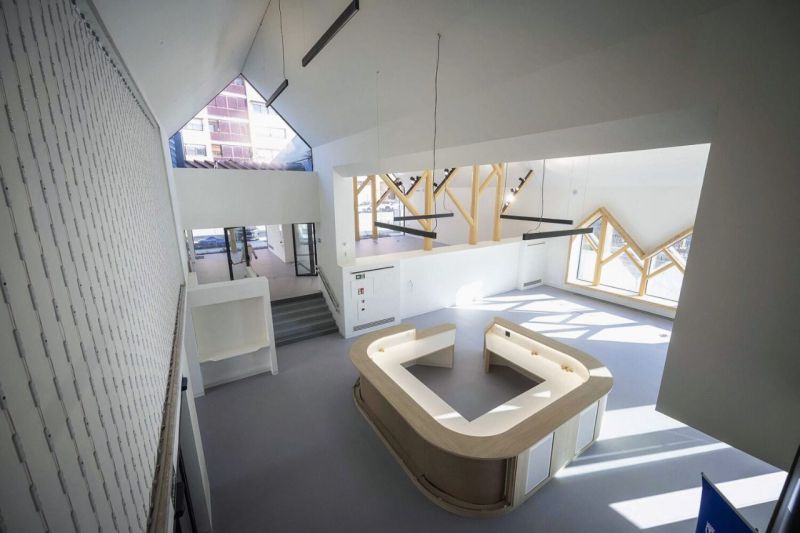 Centro cultural con biblioteca de Montecarmelo