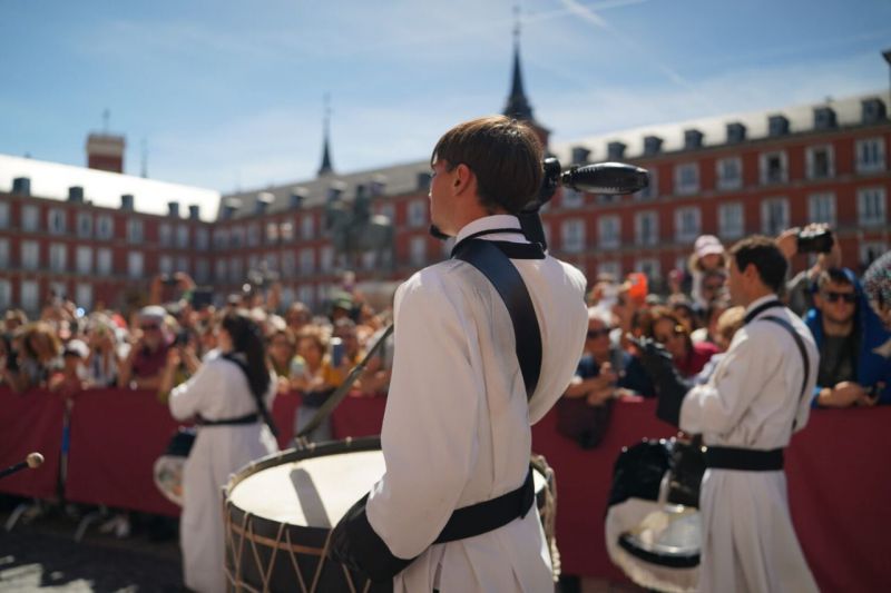 Domingo Santo tamborrada en la plaza Mayor