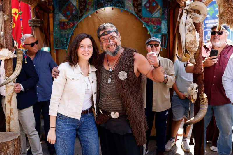 Feria Medieval El Alamo visita Díaz Ayuso