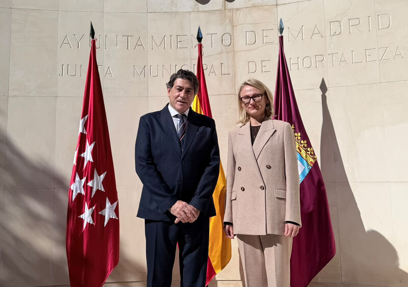Hortaleza homenaje a la bandera Dia de la Fiesta Nacional
