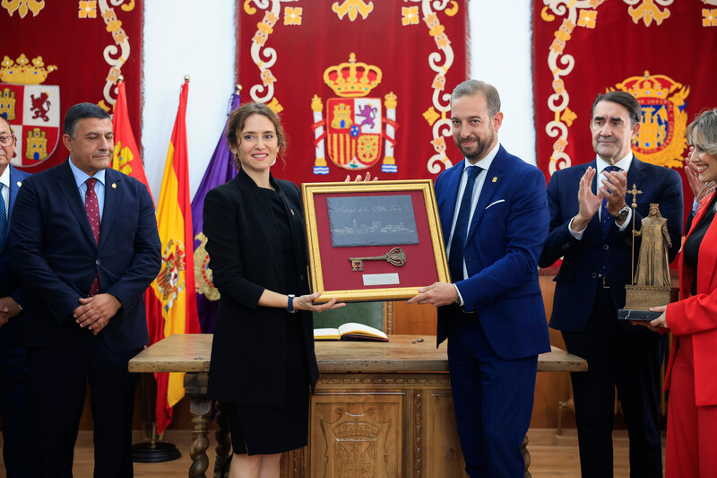 Díaz Ayuso investida en Madrigal de las Altas Torres (Ávila) 