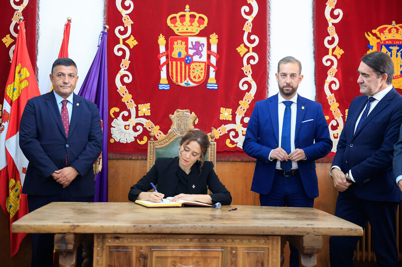 Díaz Ayuso investida en Madrigal de las Altas Torres (Ávila) 